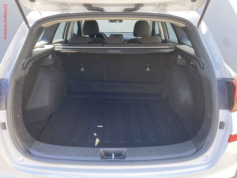 Hyundai i30 (2021) 1.6 CRDi, 1.maj,ČR, AC, park - fotka 7 z 16