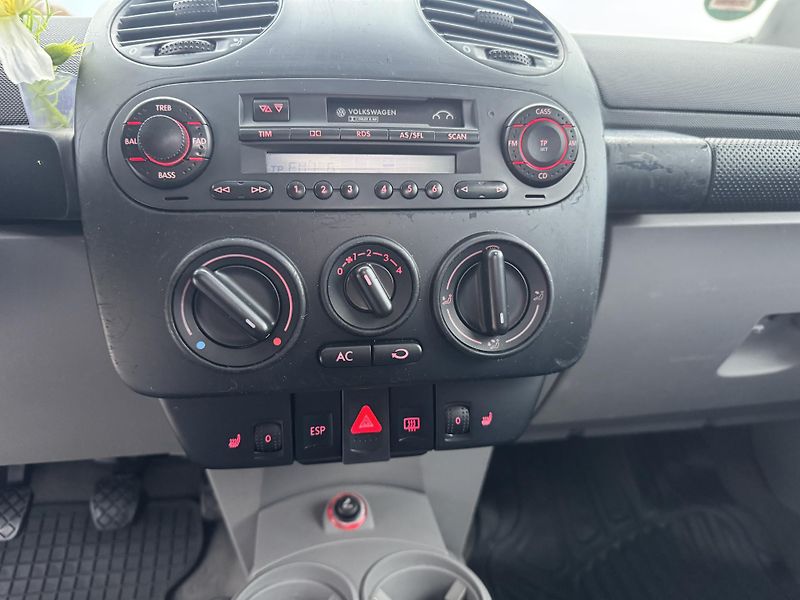 Volkswagen New Beetle (2002) 1.6MPi(75KW)EDITION - fotka 17 z 27