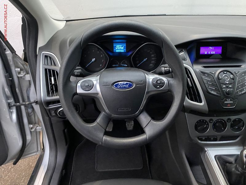 Ford Focus (2012) 1.6 Ti-VCT, Trend, AC, park. - fotka 11 z 15