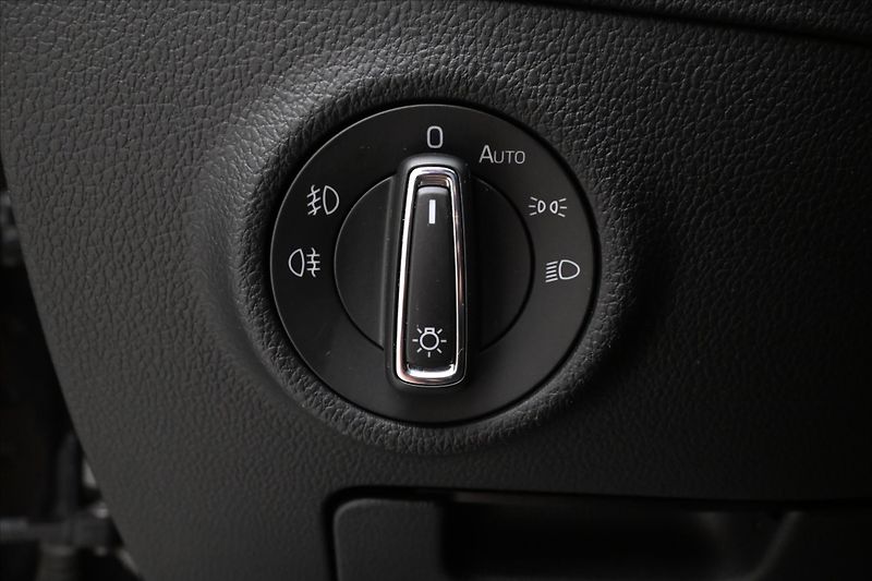 Škoda Superb 2,0 TDI 110 kW DSG STYLE Záruk - fotka 27 z 33