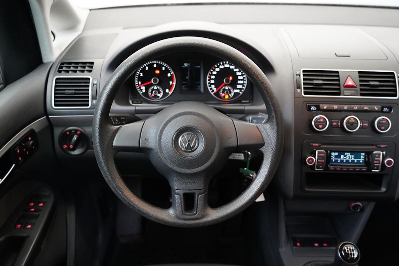 Volkswagen Touran - fotka 14 z 20