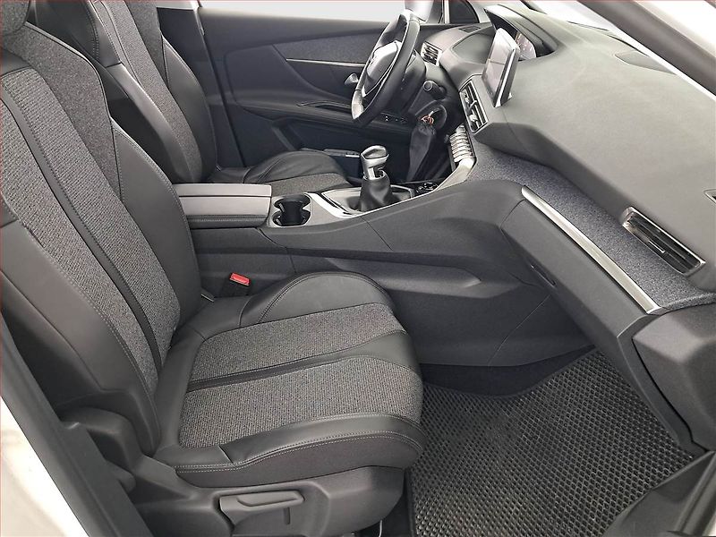 Peugeot 3008 (2017) 1.2 PureTech, Serv.kniha, Navi - fotka 9 z 19