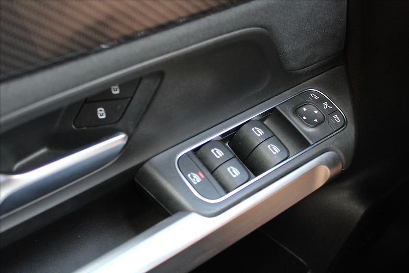 Mercedes-Benz GLB 2,0 220D  ČR,4MATIC,A/T,AMG - fotka 11 z 39