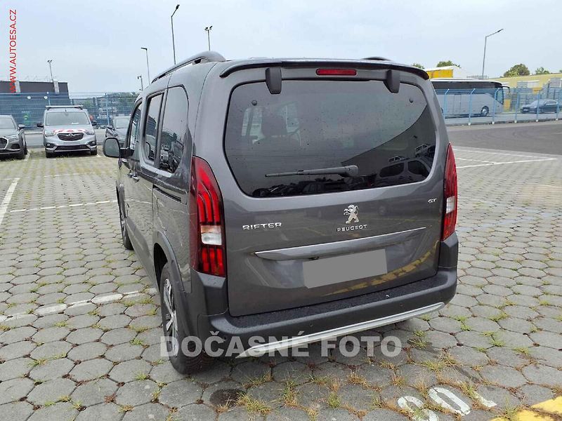 Peugeot Rifter (2023) 1.5HDi, GT, navi, kamera - fotka 4 z 6