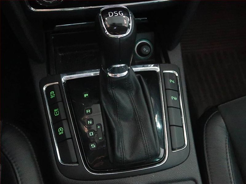 Škoda Superb (2014) 2.0 TDI, Automat, Kůže, Navi - fotka 13 z 15