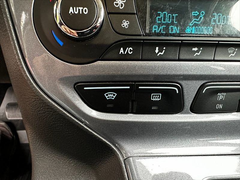 Ford Focus 2,0 2.0TDCi 85kW AUTOMAT - fotka 36 z 39
