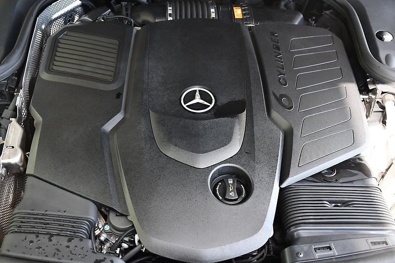 Mercedes-Benz CLS 350D AMG 4MATIC - fotka 43 z 43