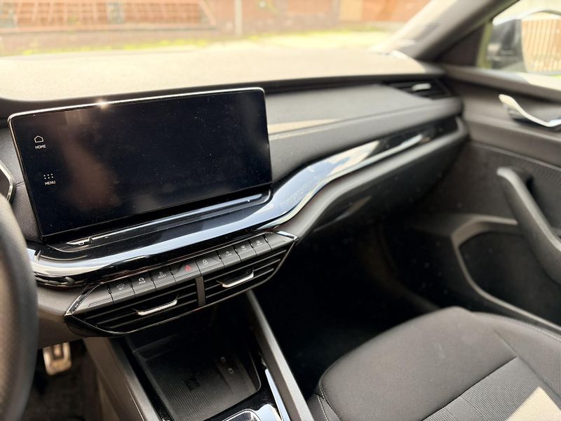 Škoda Octavia (2023) Sportline 1,5 TSI e-TEC - fotka 15 z 17