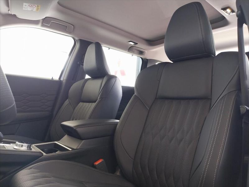 Mitsubishi Outlander (2026) 2.4 PHEV_  INSTYLE - fotka 6 z 8