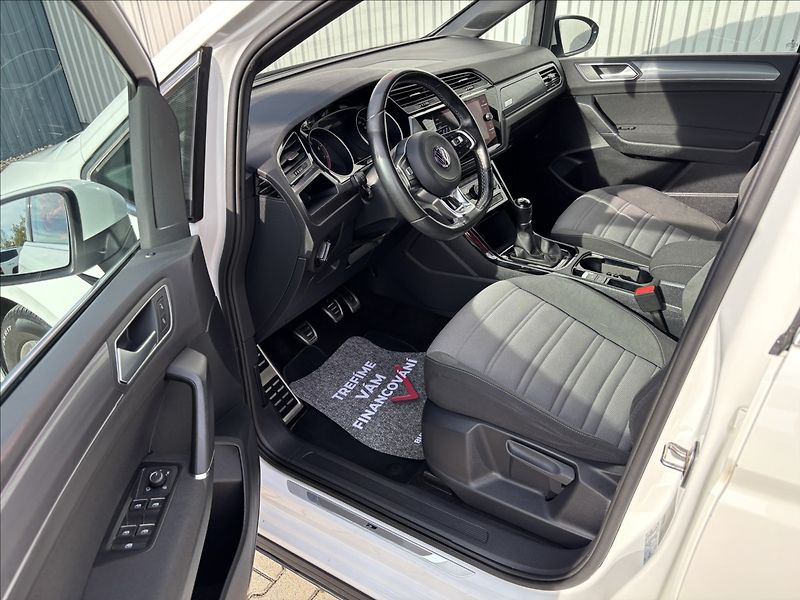 Volkswagen Touran 1.4 TSi R-line 7.míst - fotka 10 z 21
