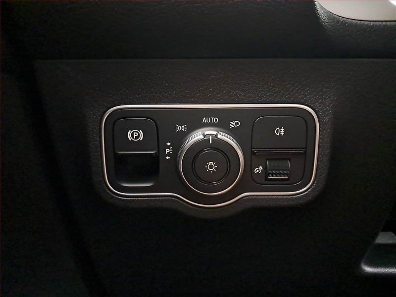 Mercedes-Benz GLB (2022) 200 d - fotka 20 z 20