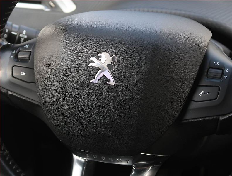 Peugeot 2008 (2016) 1.2 PureTech, Serv.kniha - fotka 19 z 20