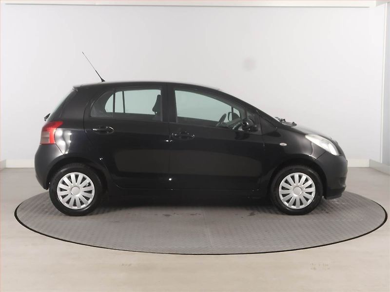 Toyota Yaris (2008) 1.0 VVT-i, po STK, servisované - fotka 6 z 16