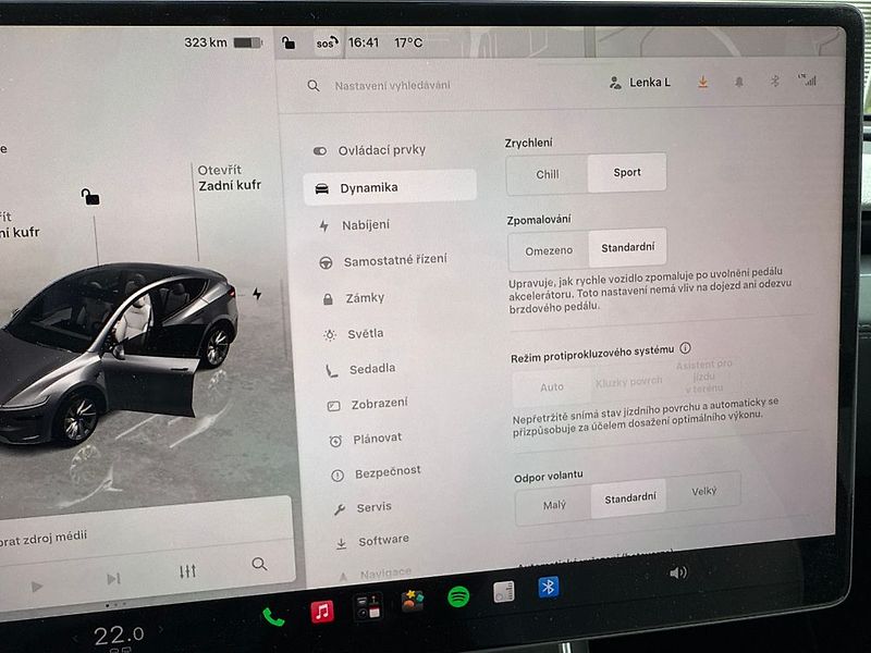 Tesla Model Y (2025) - fotka 57 z 76