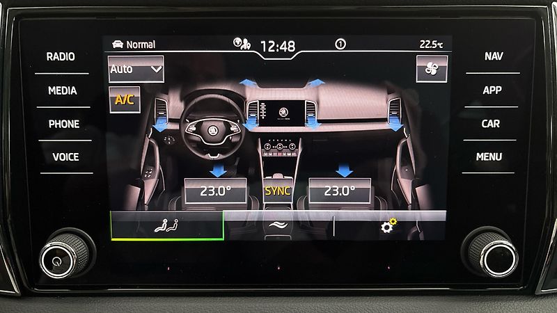 Škoda Karoq 2.0 TDI DSG 4x4 Style - fotka 25 z 26