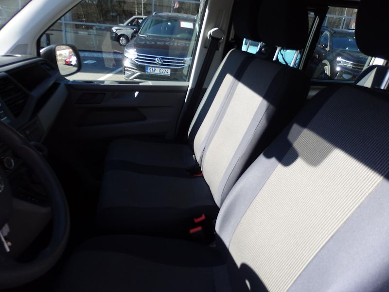 Volkswagen Transporter (2024) kombi DSG 9 míst - fotka 8 z 9