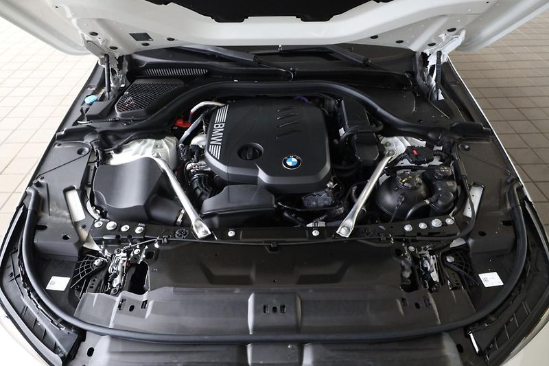 BMW Řada 5 520d xDrive - fotka 9 z 18
