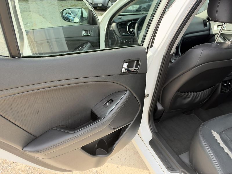 Kia Optima 1,7 CRDi AUTOMAT - fotka 9 z 12