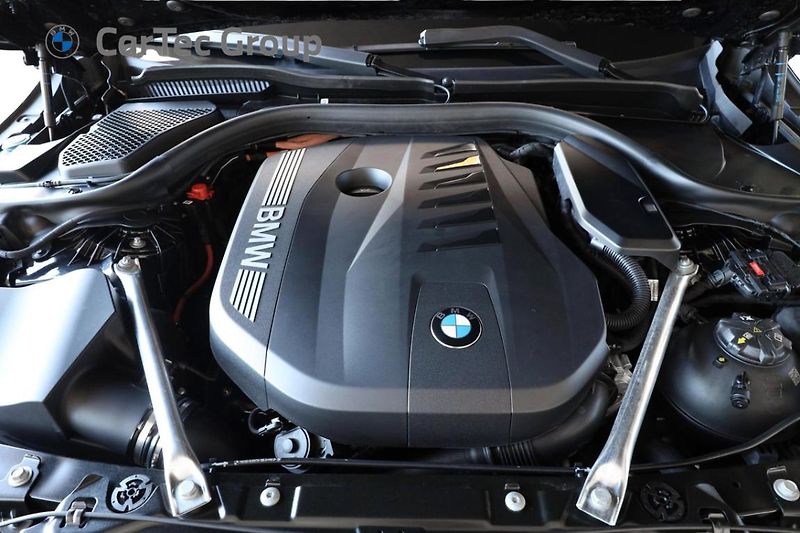 BMW Řada 5 550e xDrive Sedan - fotka 9 z 30