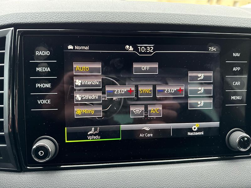 Škoda Karoq Sportline 2,0 TDI 110 kW A7F - fotka 16 z 23