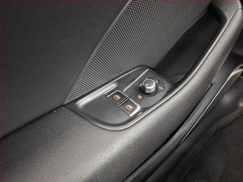 Audi A3 (2014) S-Line 2.0 TDI, Navi, Xenony - fotka 18 z 18