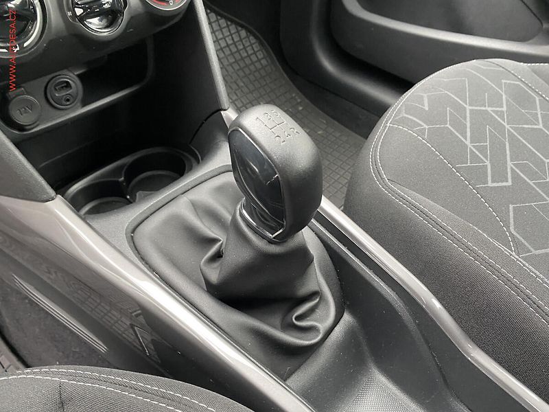 Peugeot 2008 (2018) 1.2PT, ČR, Allure, AC, tažné - fotka 14 z 14
