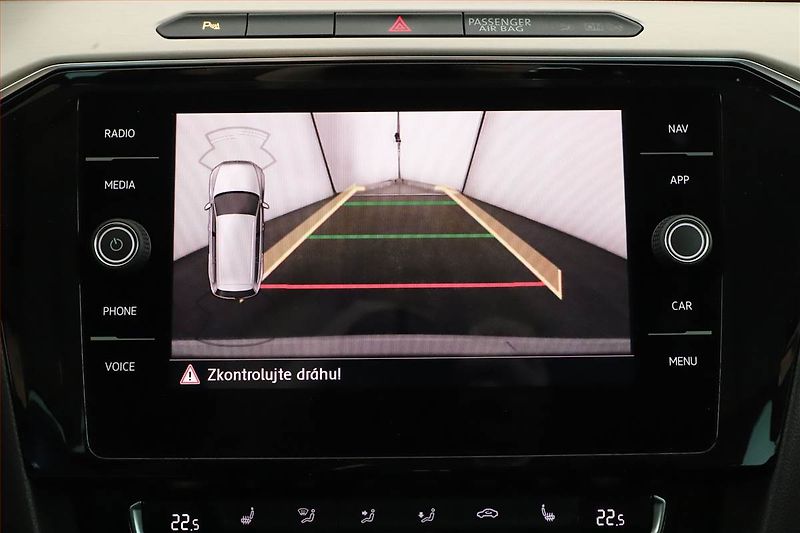 Volkswagen Passat (2019) 2.0 TDI, Automat, Navi - fotka 17 z 21
