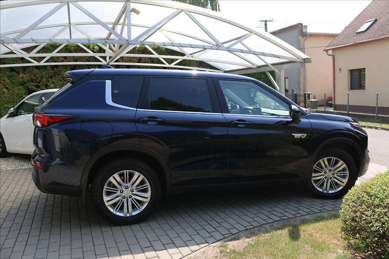 Mitsubishi Outlander 2,4 PHEV, 7míst, Invite - fotka 7 z 53