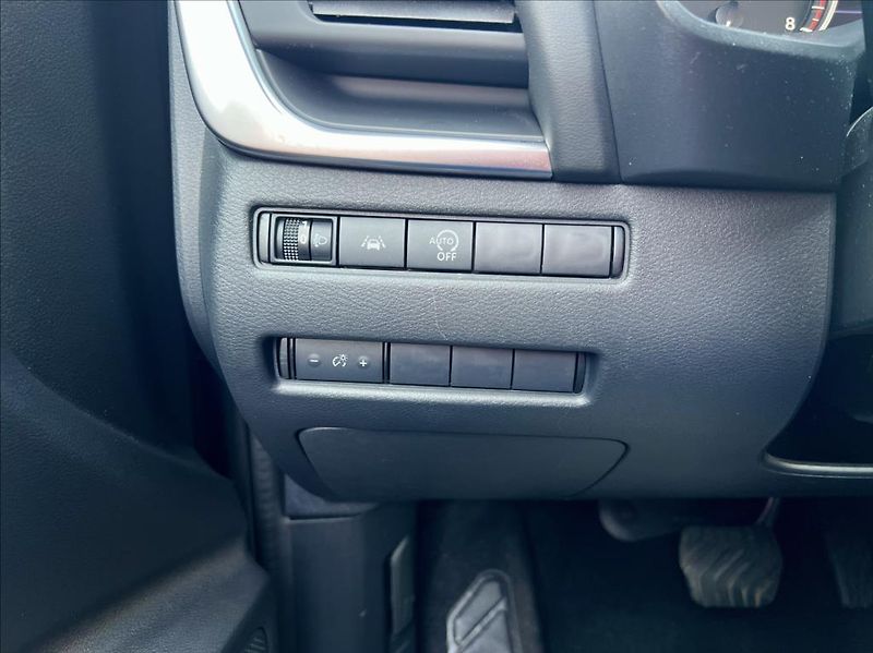 Nissan Qashqai 1,3 mHEV / Business / Xtronic - fotka 36 z 43