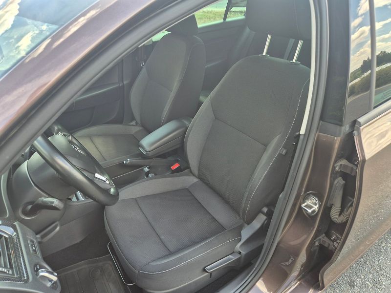 Škoda Rapid (2015) Ambition 1.2 TSI 63 kW 5°manuá - fotka 11 z 27