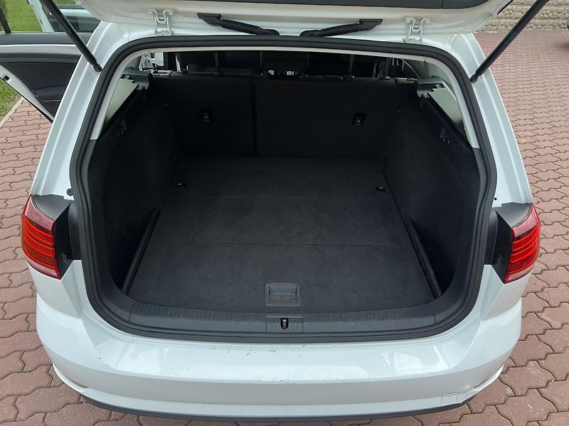 Volkswagen Golf 1.0 TSI 85KW,1 MAJITEL,SERVIS - fotka 15 z 40