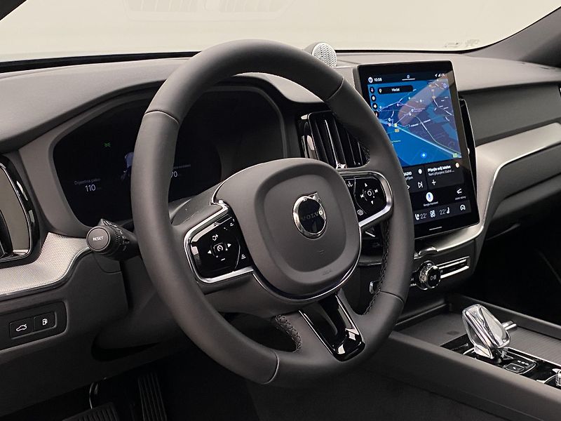 Volvo XC60 T8 AWD RECHARGE BLACK EDITION - fotka 19 z 63