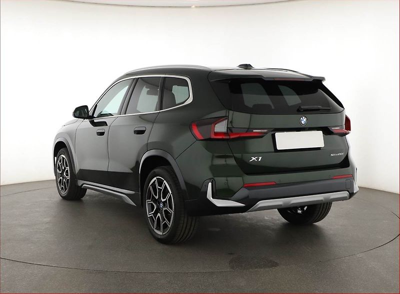 BMW X1 (2025) sDrive20i, XLine, Kamera - fotka 4 z 23