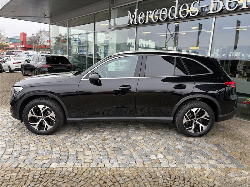 Mercedes-Benz GLC 300de 4MATIC - fotka 2 z 32