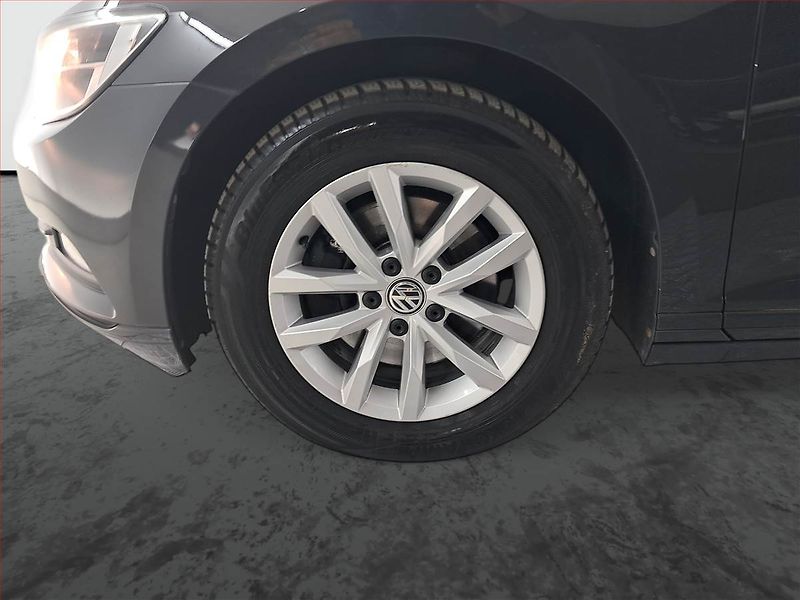 Volkswagen Passat (2017) 2.0 TDI, Automat, Navi - fotka 15 z 21