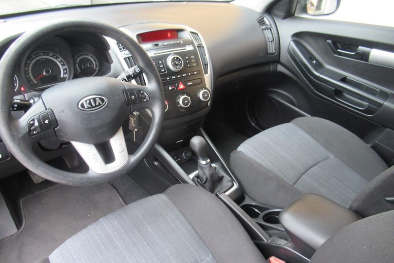 Kia Ceed 1.4i CVVT KLIMA SADA KOL - fotka 9 z 18