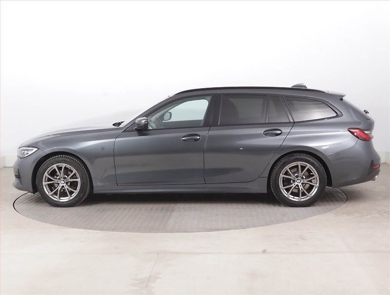 BMW Řada 3 (2022) Sport Line 318 d, Automat - fotka 3 z 16
