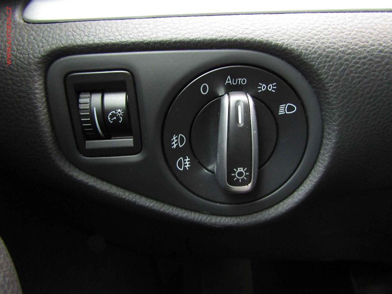 Volkswagen Sharan (2014) 2.0 TDi, 2.maj,ČR, DSG, xenon - fotka 12 z 22