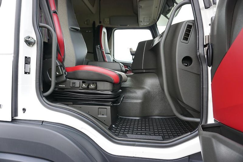 Volvo FM (2016) 460 / E 6 / IZOTERMA + WINDA / - fotka 42 z 45