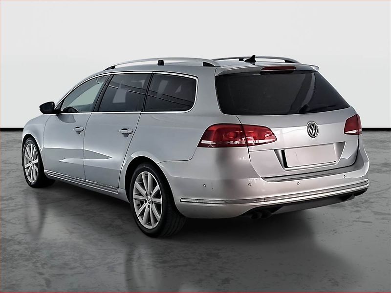 Volkswagen Passat (2011) 2.0 TDI, Navi, Tempomat - fotka 4 z 19