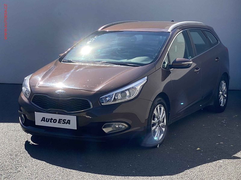 Kia Ceed (2013) 1.4i, 2.maj,ČR, servis.kniha - fotka 3 z 15