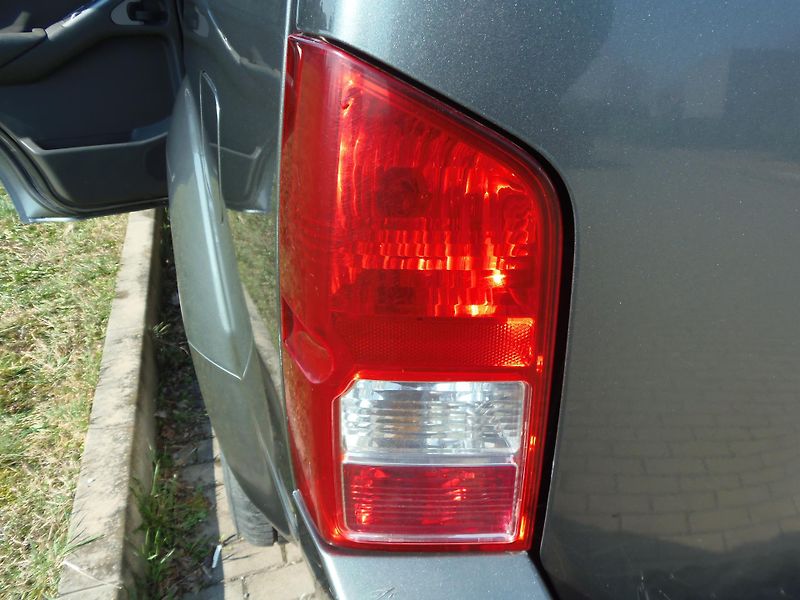 Nissan Pathfinder (2006) 2.5 DCi 4x4 manuál redukce  - fotka 19 z 23