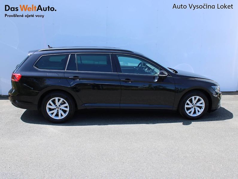 Volkswagen Passat (2022) 2.0 TDI 110kW manuál tažné - fotka 32 z 35