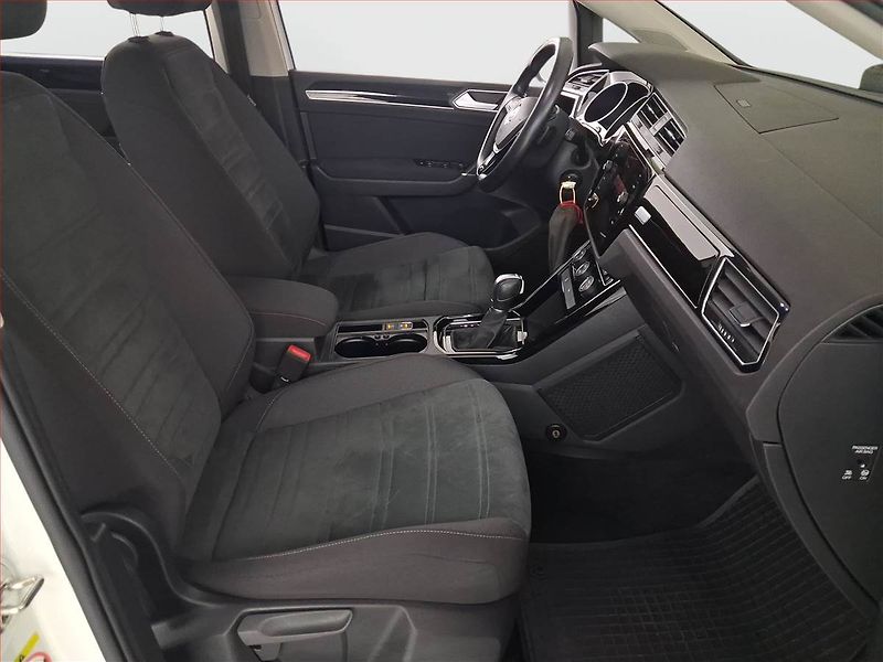 Volkswagen Touran (2019) 1.5 TSI - fotka 9 z 18