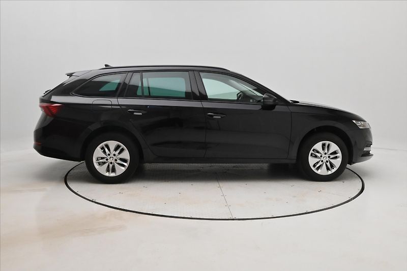 Škoda Octavia 2,0 TDI 110 kW DSG TAŽNÉ Záruk - fotka 4 z 32