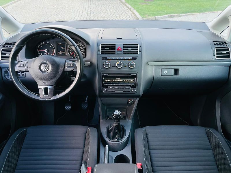 Volkswagen Touran 2.0TD MANUÁL 1MAJITEL SERVISKA - fotka 25 z 49