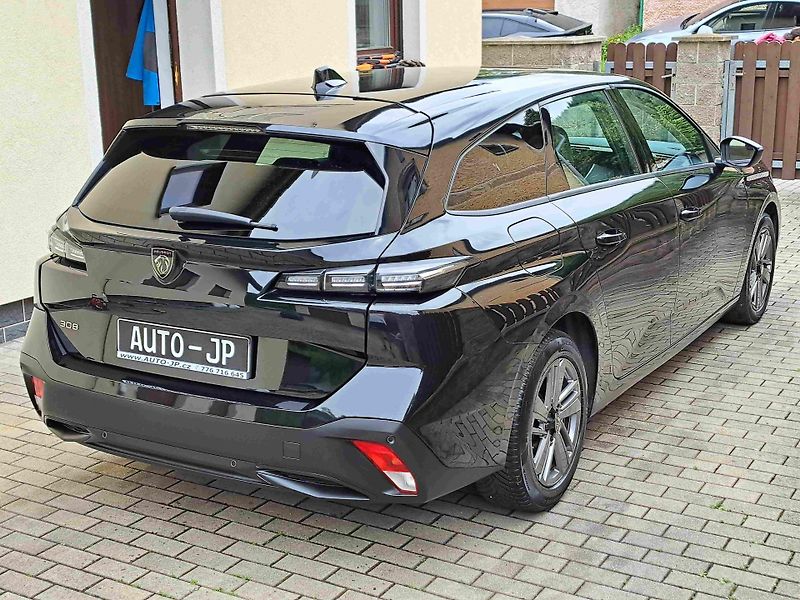 Peugeot 308 (2022) 1,2 PT EAT8 LED ALLURE - fotka 3 z 18