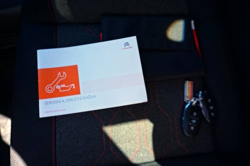 Citroën C3 (2018) SHINE 1,2 PT 60 kW - fotka 39 z 51