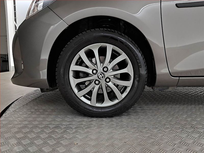 Toyota Yaris (2017) 1.33 Dual VVT-i, Automat - fotka 15 z 17