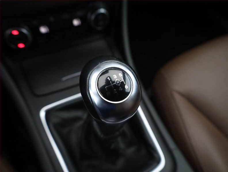 Mercedes-Benz Třídy A (2012) A 180, Kůže, Navi, Bi-Xenony - fotka 11 z 17